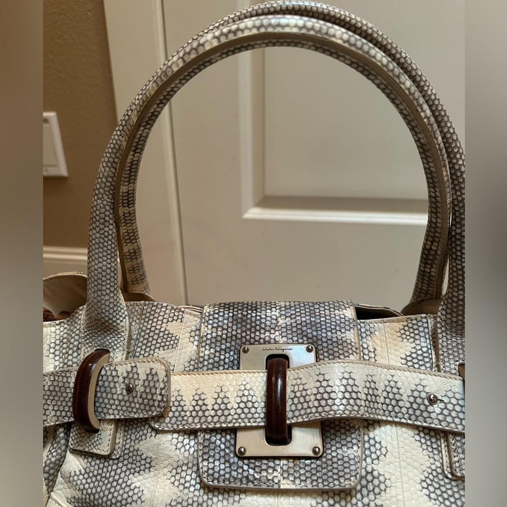 Authentic Salvatore Ferragamo Huge Apollonia Gray & Cream Bag - Picture 5 of 10